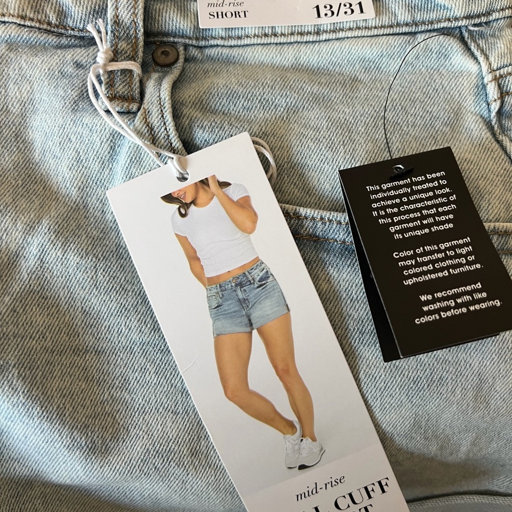 Light Wash Denim Jean Shorts - Mid-Rise